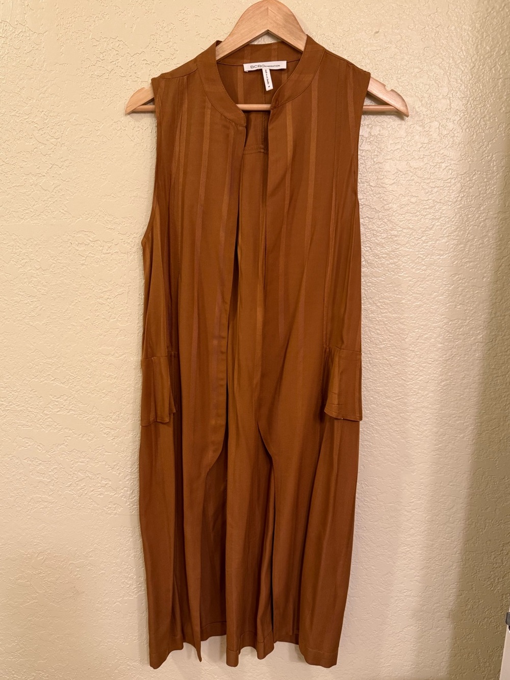 🤎 BCBGeneration🤎 Sleeveless Vest & Tie up pant set. Size M